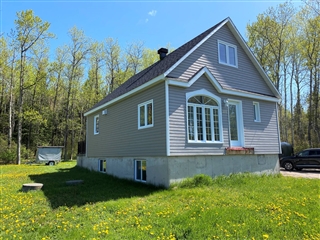 One-and-a-half-storey house for sale, Saint-Charles-de-Bourget